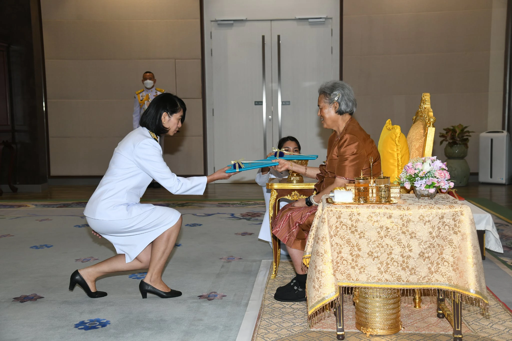 ประธานหลักสูตร ศศ.บ. ภาษาฝรั่งเศส คณะศิลปศาสตร์ เข้ารับมอบรางวัลครูภาษาฝรั่งเศสดีเด่น จารึกพระนามาภิไธย ย่อ กว ประจำปี ๒๕๖๗