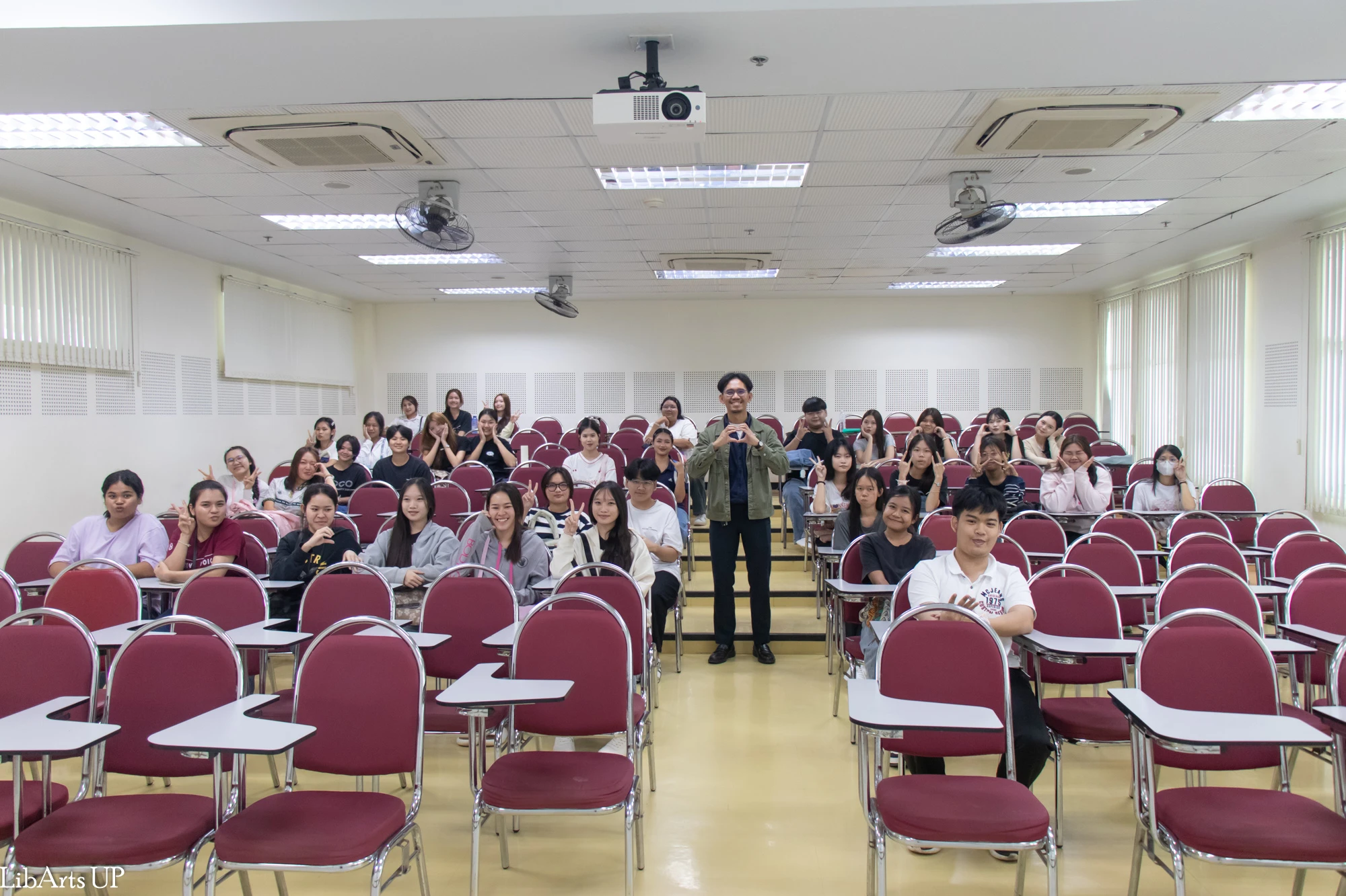 คณะศิลปศาสตร์จัดโครงการปฐมนิเทศ อบรมทักษะทางภาษาและการใช้ชีวิตในมหาวิทยาลัย