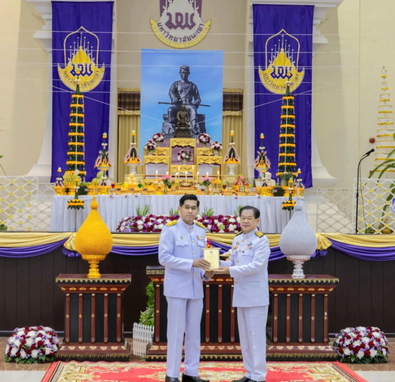 รองศาสตราจารย์ ดร.วรวรรธน์ ศรียาภัย รับรางวัลบุคลากรดีเด่นมหาวิทยาลัยพะเยา ประจำปี 2568
