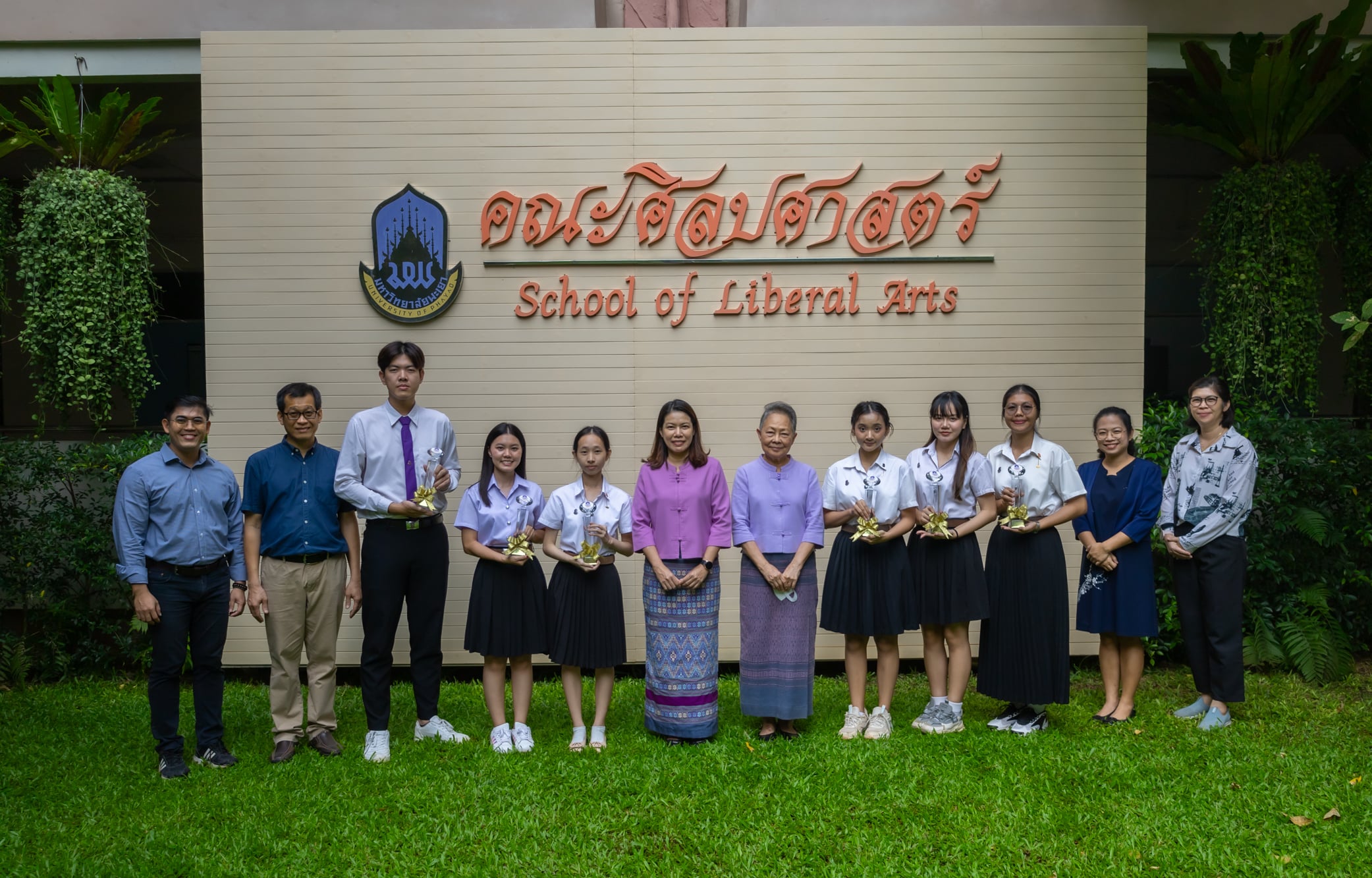 คณะศิลปศาสตร์มอบรางวัล “เพชรยอดมงกุฎ คณะศิลปศาสตร์” ประจำการศึกษา 2567